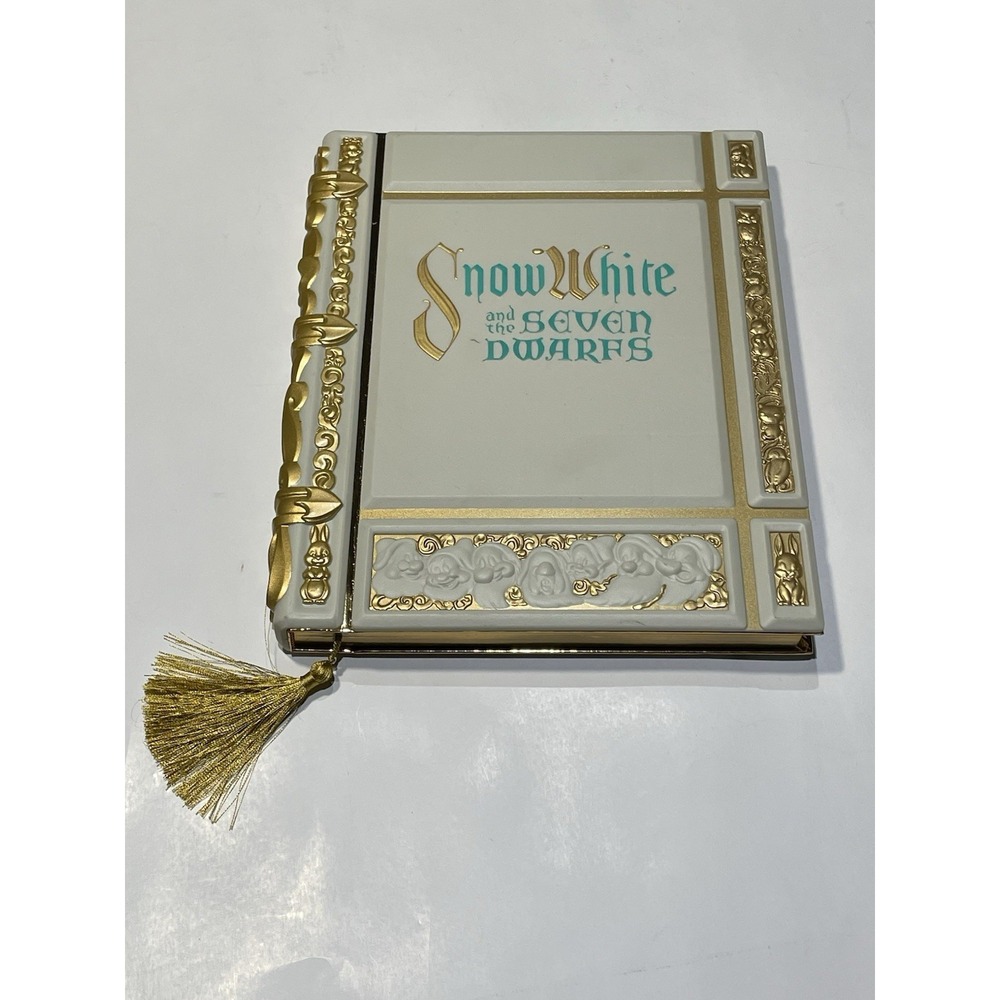 Disney Store "Snow White and the Seven Drarfs " Replica Note Book!! NEW!!!